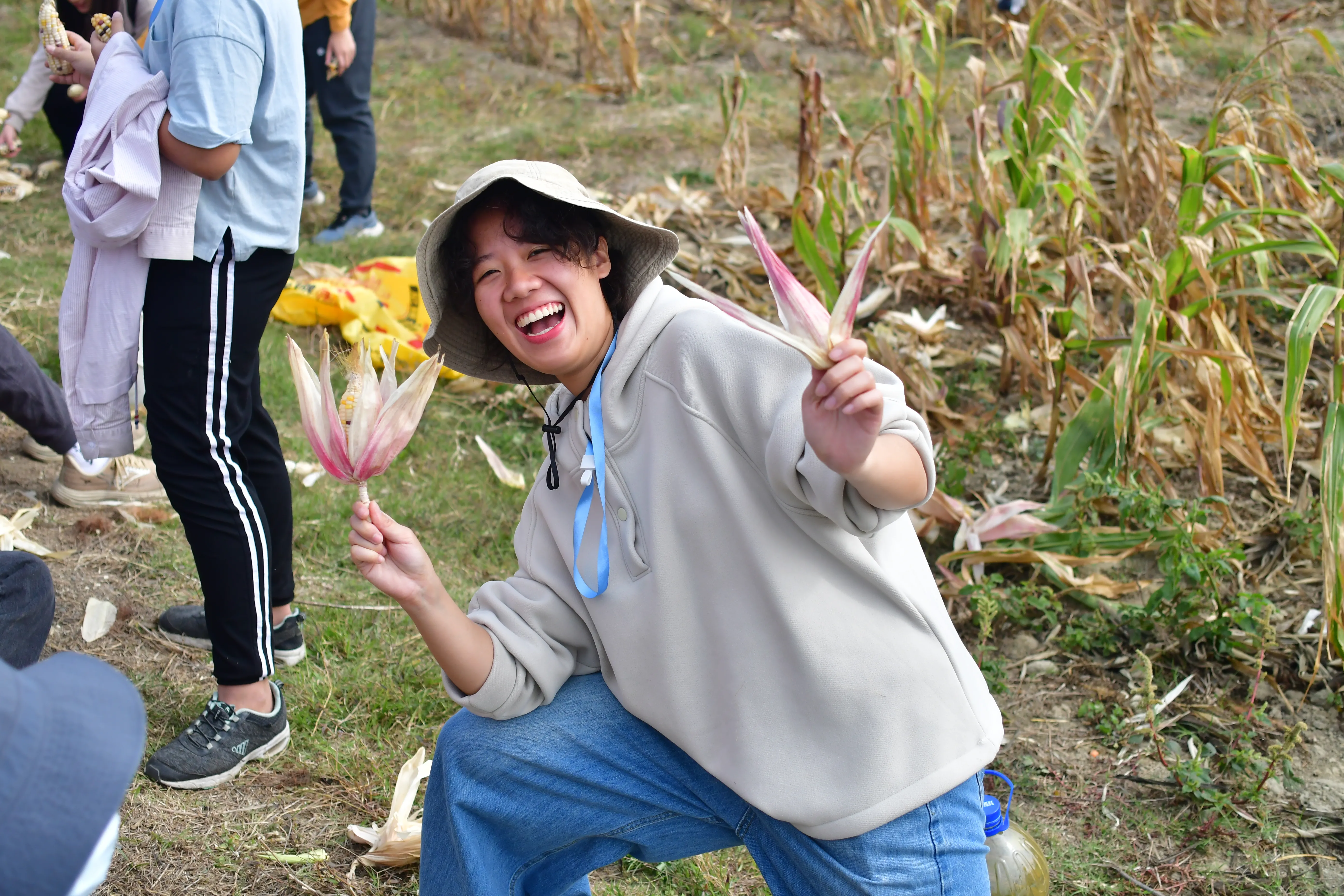 樂達老師在玉米田